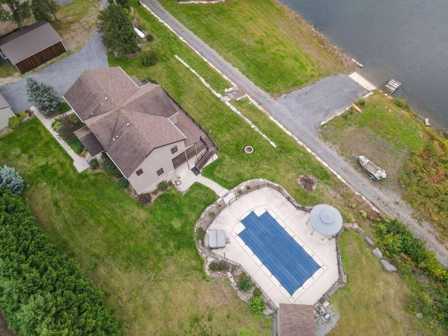 @ Riverside Manor * Dauphin
